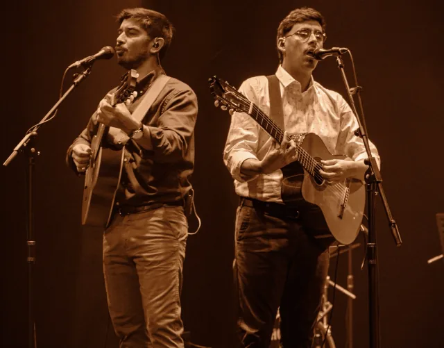 Los Bordillos tocando en vivo